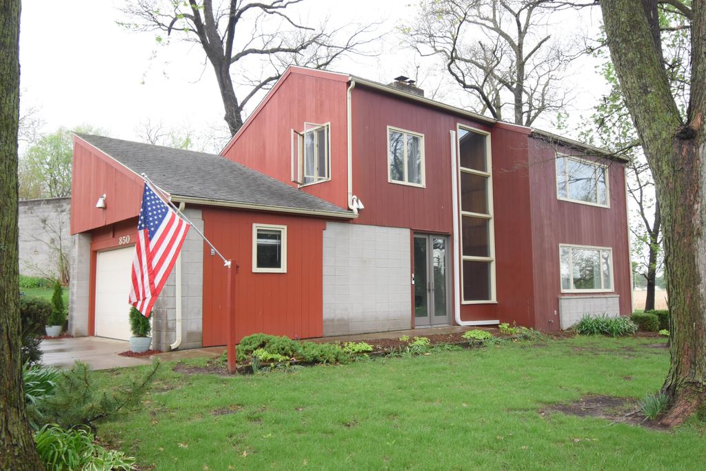 Photo of 850 W Winding Road, Rensselaer, IN 47978 (MLS # 837149)