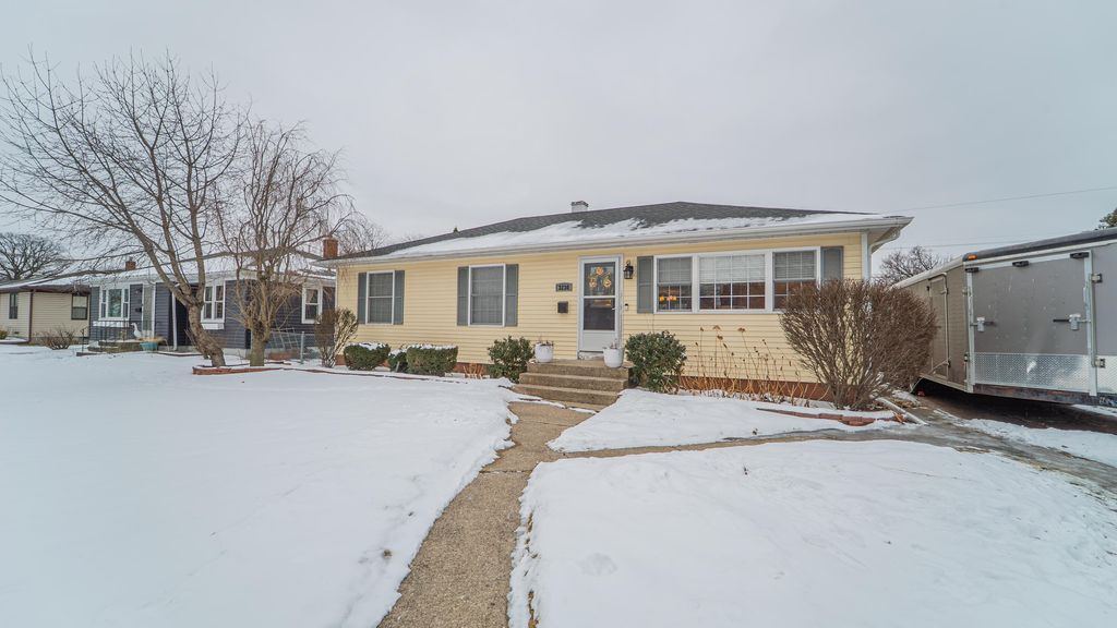 Photo of 3230 Garfield Avenue, Highland, IN 46322 (MLS # 833689)