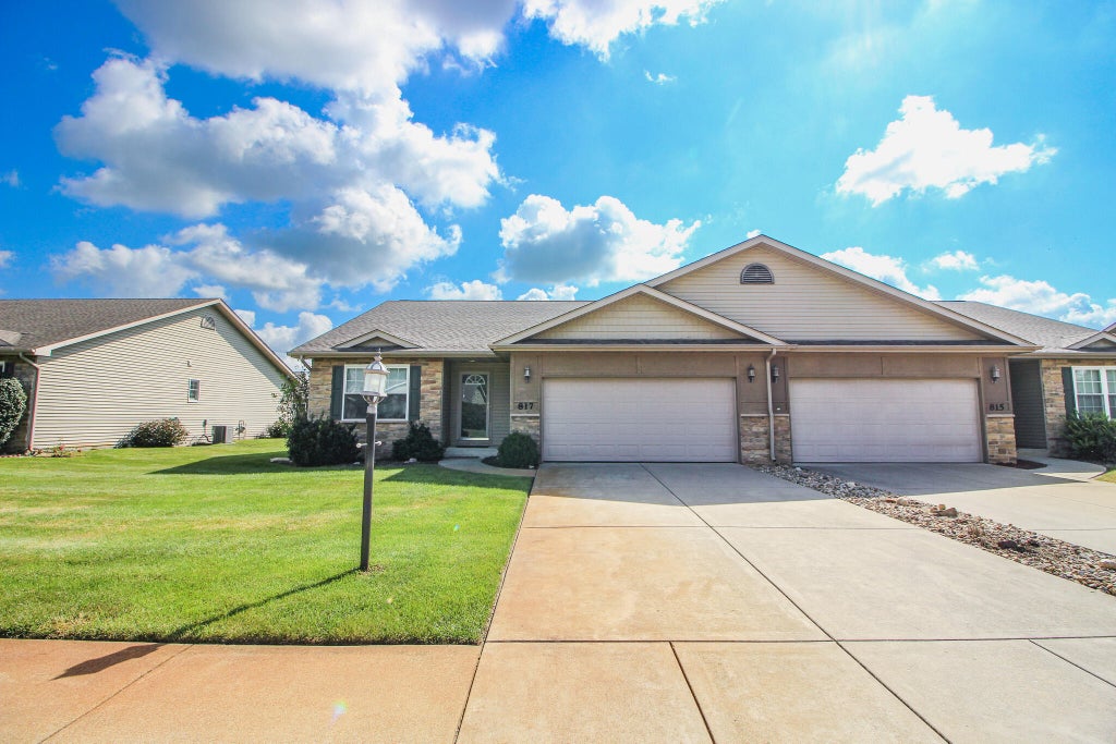 Photo of 817 Daisy Circle NE, DeMotte, IN 46310 (MLS # 844448)