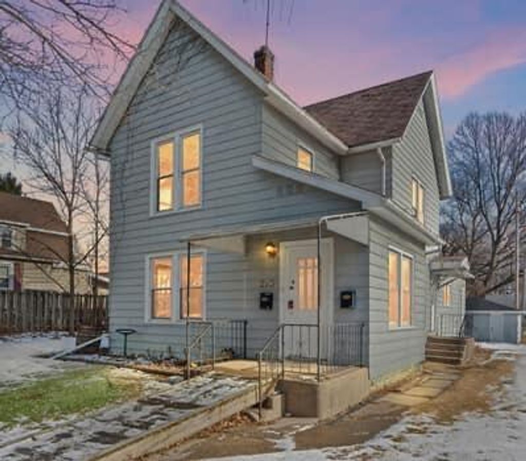 Photo of 253 S Greenwich Street #1, Valparaiso, IN 46383 (MLS # 832435)