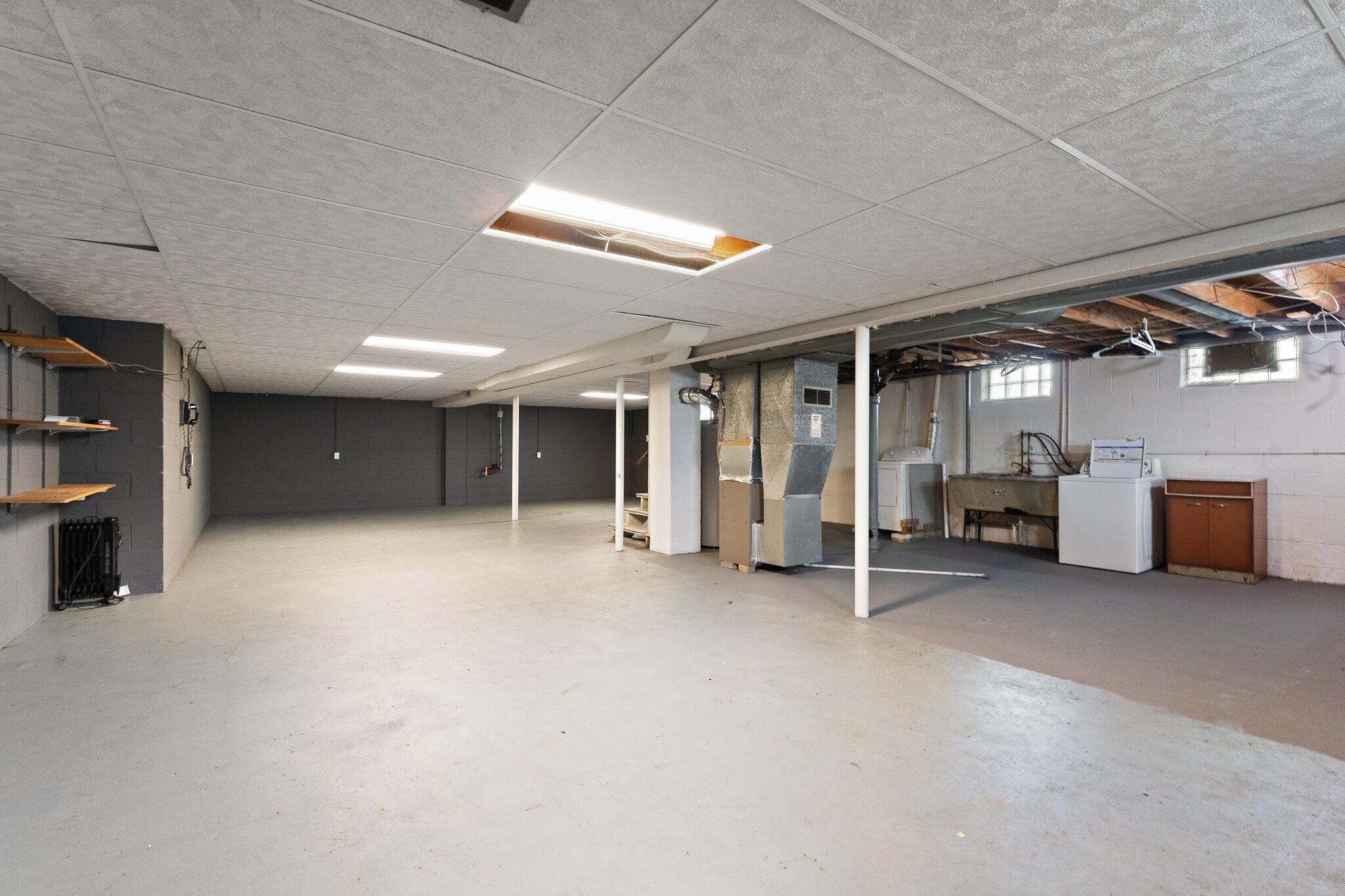 Merrillville, Indiana 46410, United States, 3 Bedrooms Bedrooms, ,2 BathroomsBathrooms,Residential,Active,163627