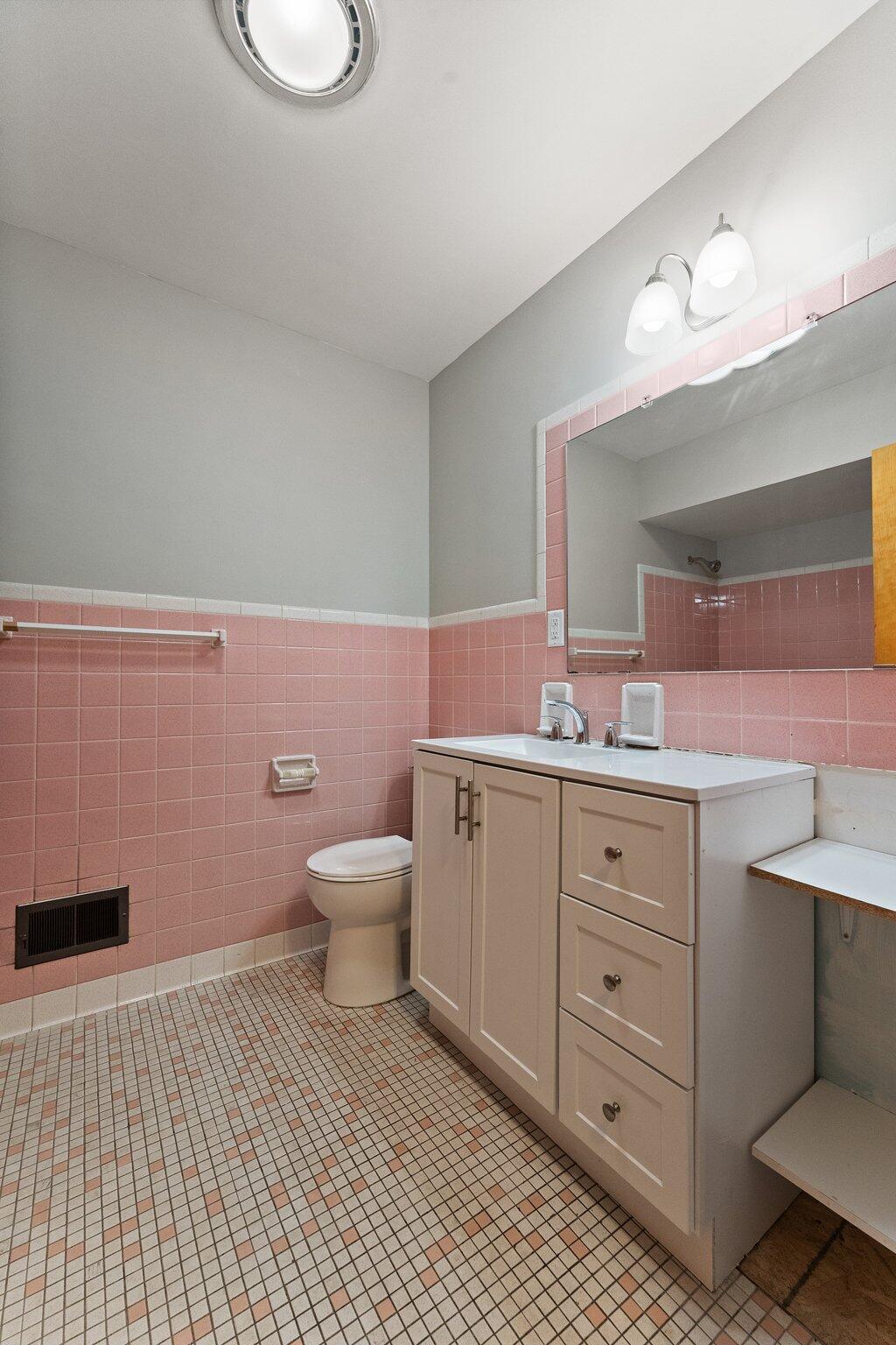 Merrillville, Indiana 46410, United States, 3 Bedrooms Bedrooms, ,2 BathroomsBathrooms,Residential,Active,163627