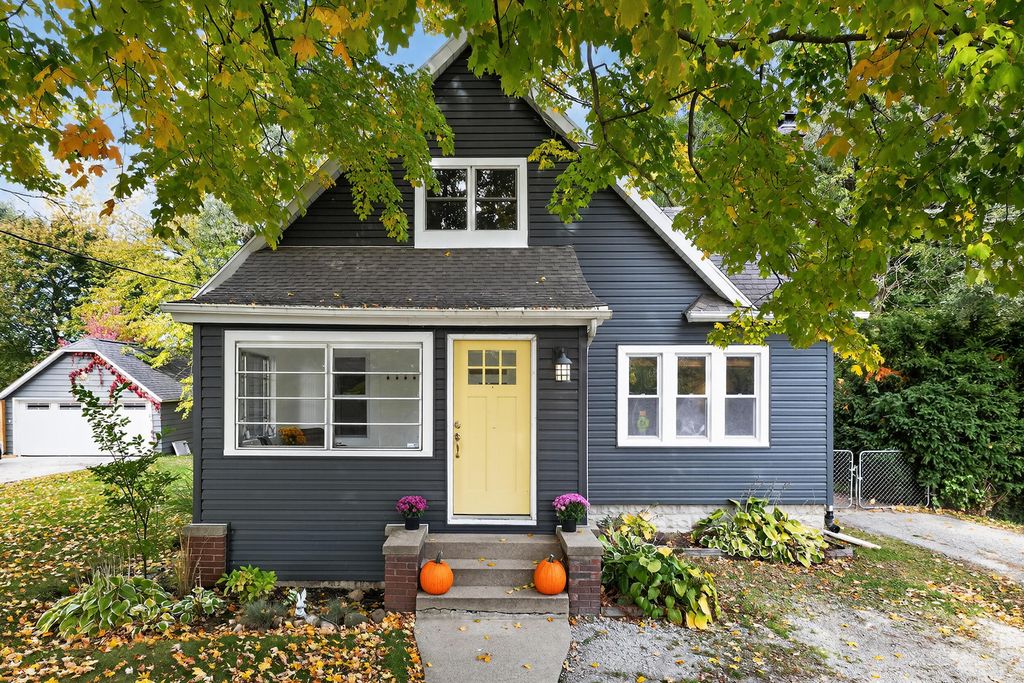 Photo of 321 W Johnson Road, La Porte, IN 46350 (MLS # 831061)