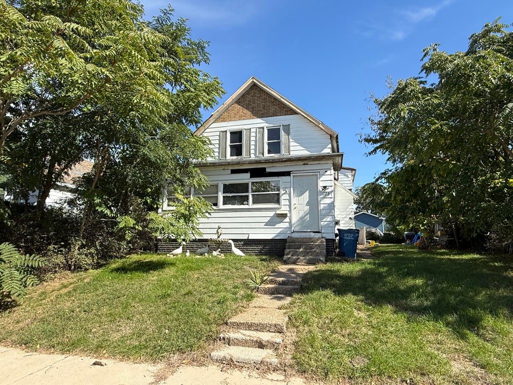 Photo of 1722 Tennessee Street, Michigan City, IN 46360 (MLS # 846690)