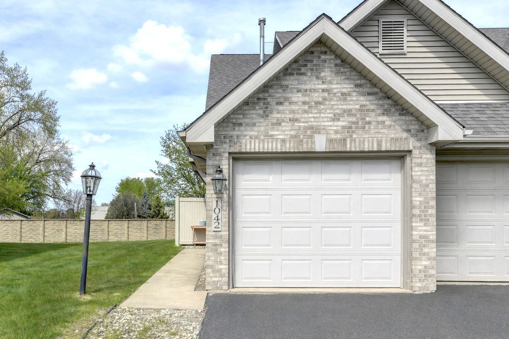 Photo of 1042 Lakewood Court, Schererville, IN 46375 (MLS # 837699)