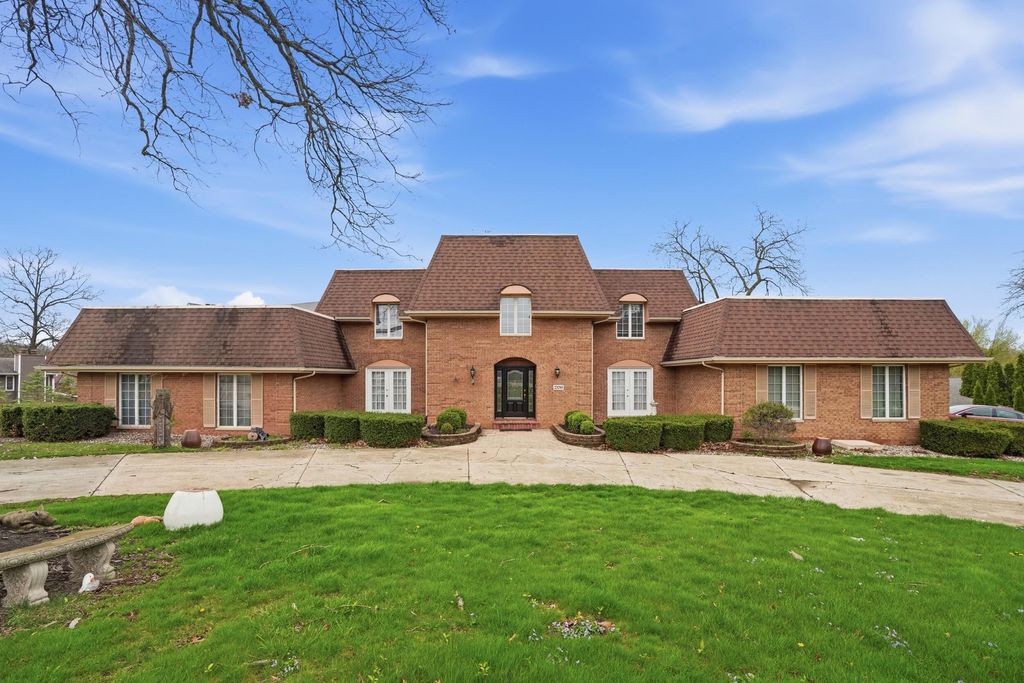 Photo of 206 Scarborough Court, Valparaiso, IN 46385 (MLS # 837581)