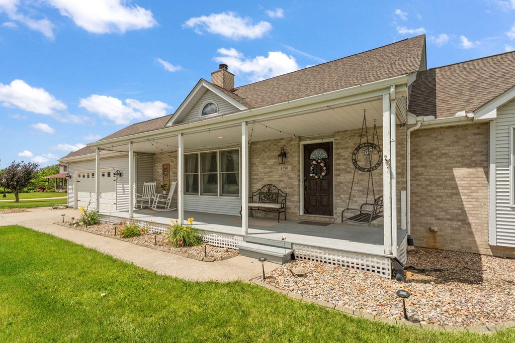 Photo of 1790 W 134th Court, Crown Point, IN 46307 (MLS # 840902)