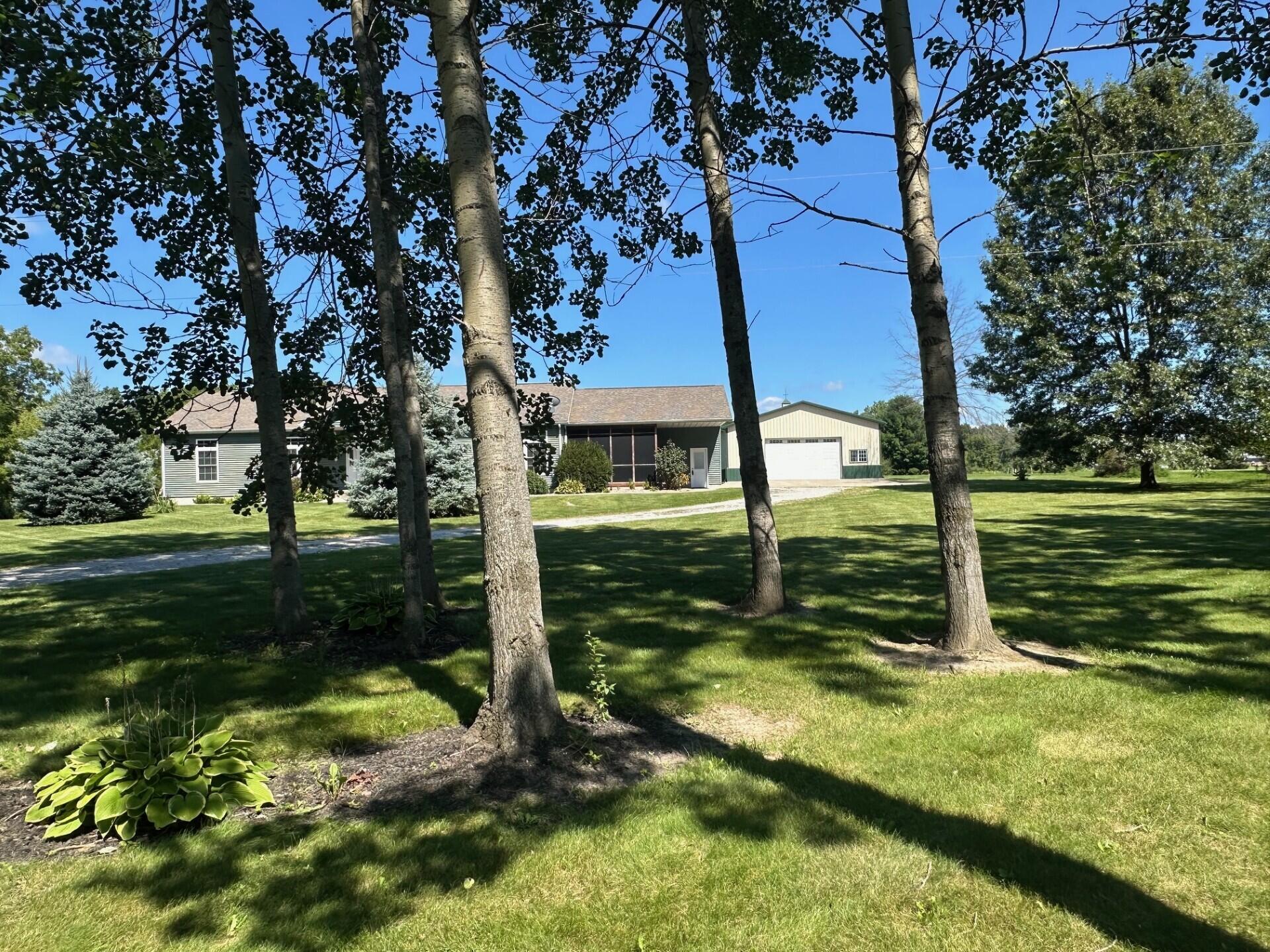 8679 E 850 N