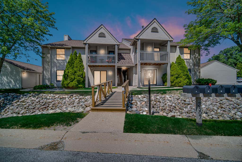 Photo of 3507 Timberbridge Drive #A, Valparaiso, IN 46383 (MLS # 842001)
