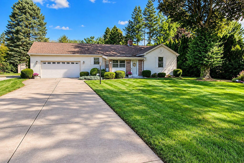 Photo of 907 E 19th Street, La Porte, IN 46350 (MLS # 846734)
