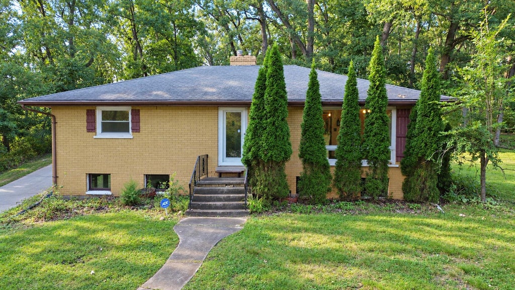 Photo of 14822 Reeder Road, Crown Point, IN 46307 (MLS # 844897)