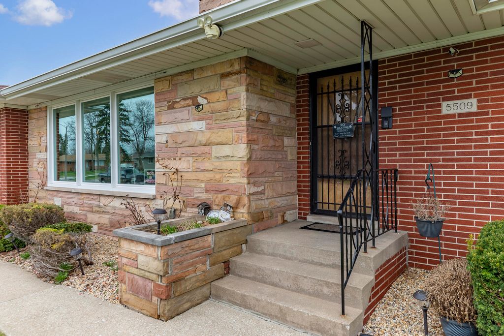 Photo of 5509 Van Buren Street, Merrillville, IN 46410 (MLS # 836416)