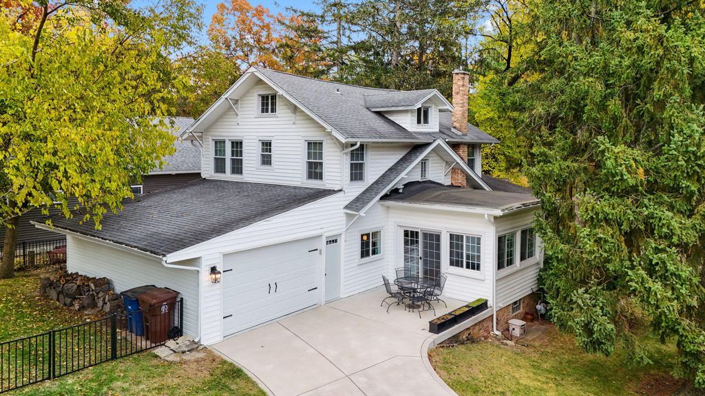 Photo of 2005 Oriole Trail, Long Beach, IN 46360 (MLS # 836396)