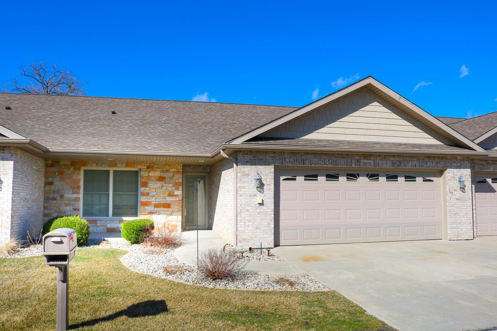 Photo of 802 Veterans Lane, Crown Point, IN 46307 (MLS # 835462)