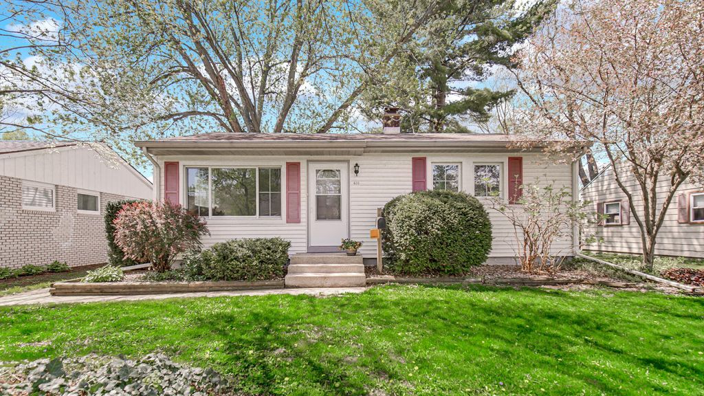 Photo of 410 S 12th Street, Chesterton, IN 46304 (MLS # 837868)