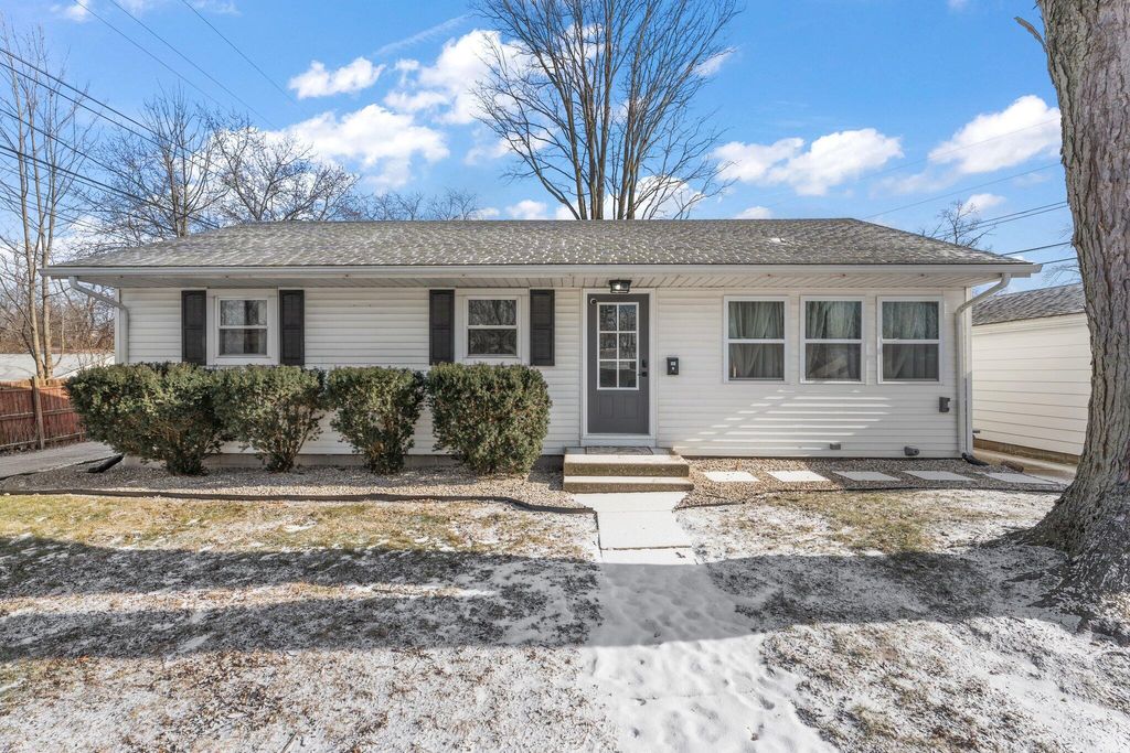 Photo of 406 Bolka Avenue, Michigan City, IN 46360 (MLS # 834080)