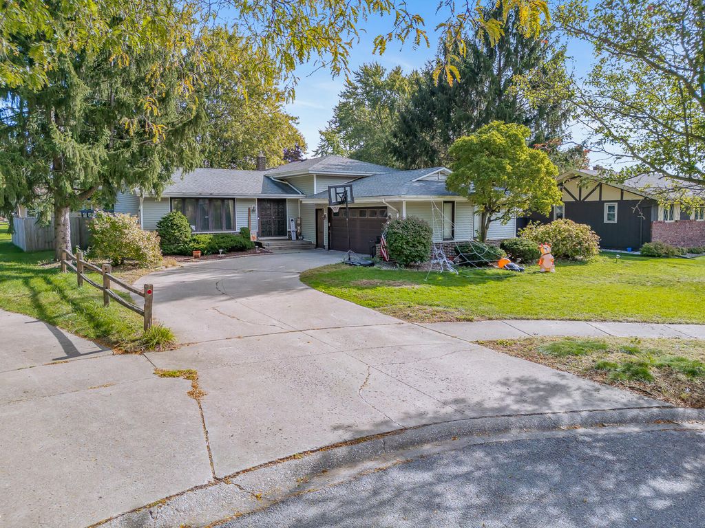 Photo of 8435 Van Buren Court, Munster, IN 46321 (MLS # 829997)