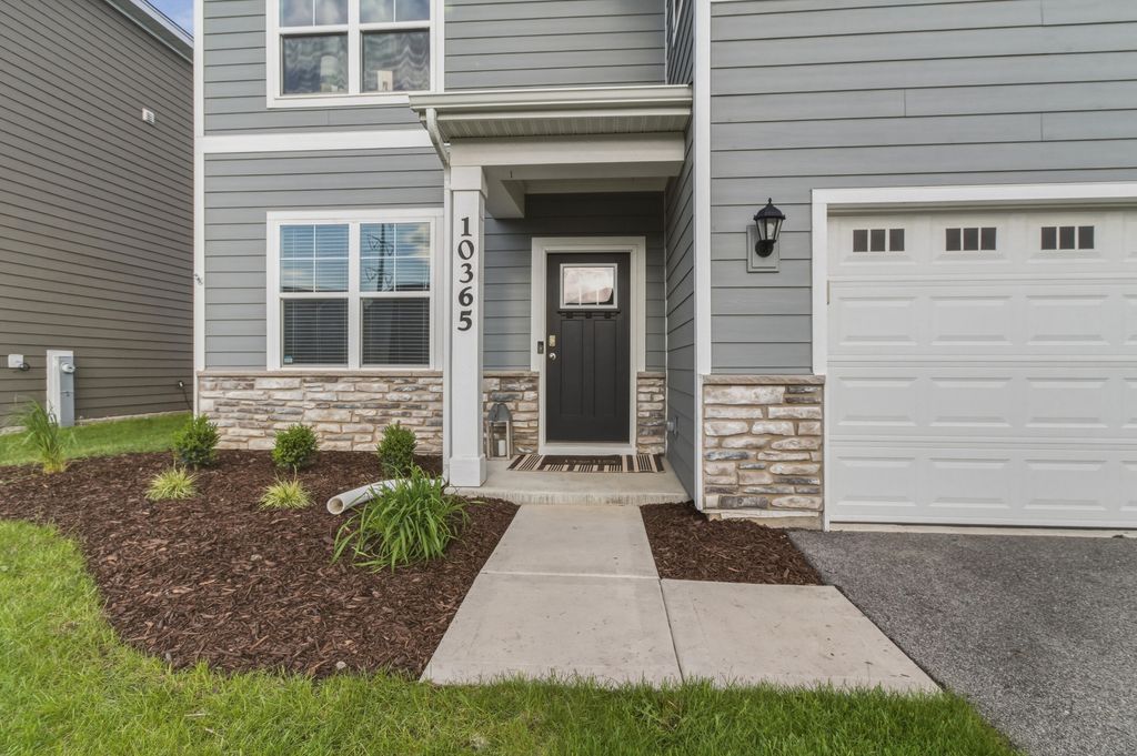 Photo of 10365 Whitney Place, Crown Point, IN 46307 (MLS # 838416)