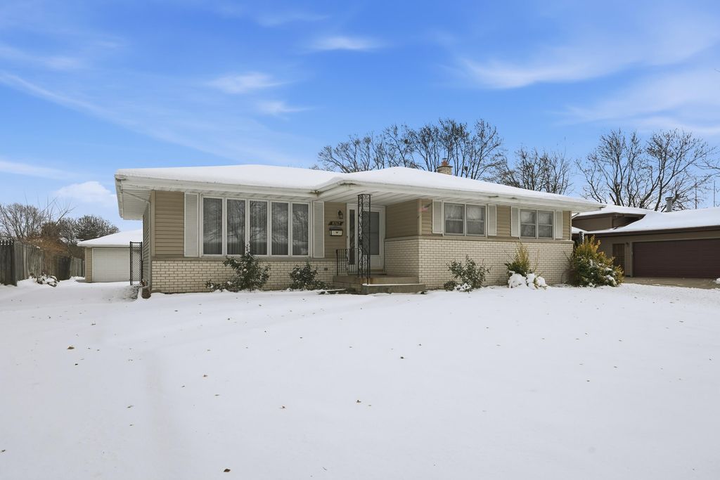 Photo of 8767 Monroe Avenue, Munster, IN 46321 (MLS # 831546)