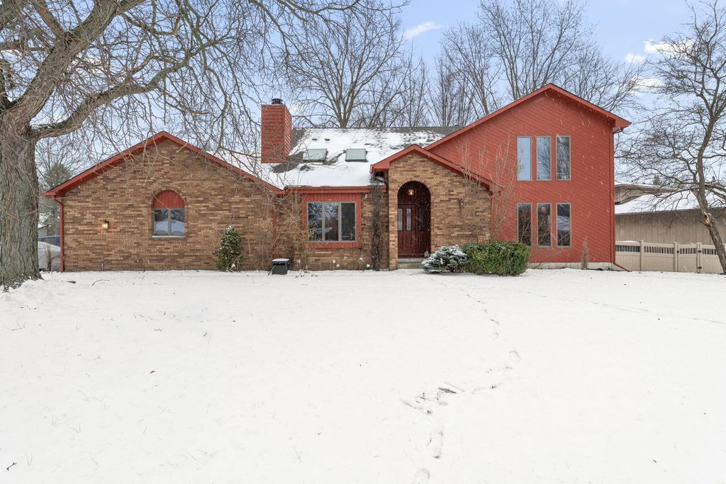 Photo of 602 Brunswick Court, Valparaiso, IN 46383 (MLS # 832429)
