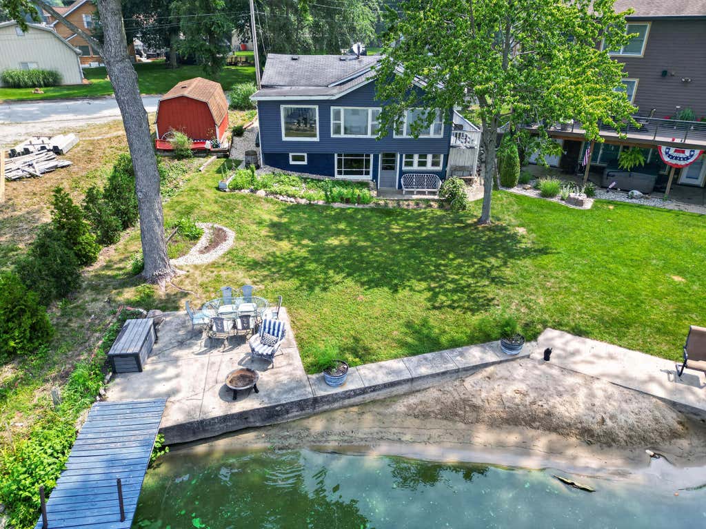 Photo of 409 Lakeview Court, Lowell, IN 46356 (MLS # 843040)