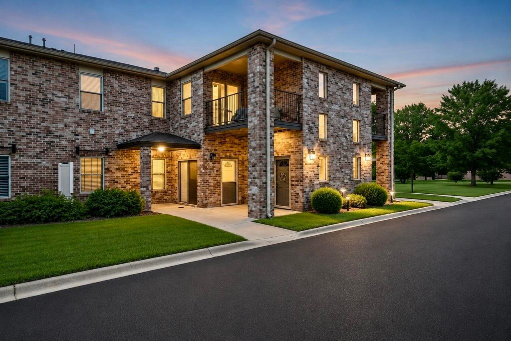 Photo of 1346 Parke Drive, Crown Point, IN 46307 (MLS # 839796)