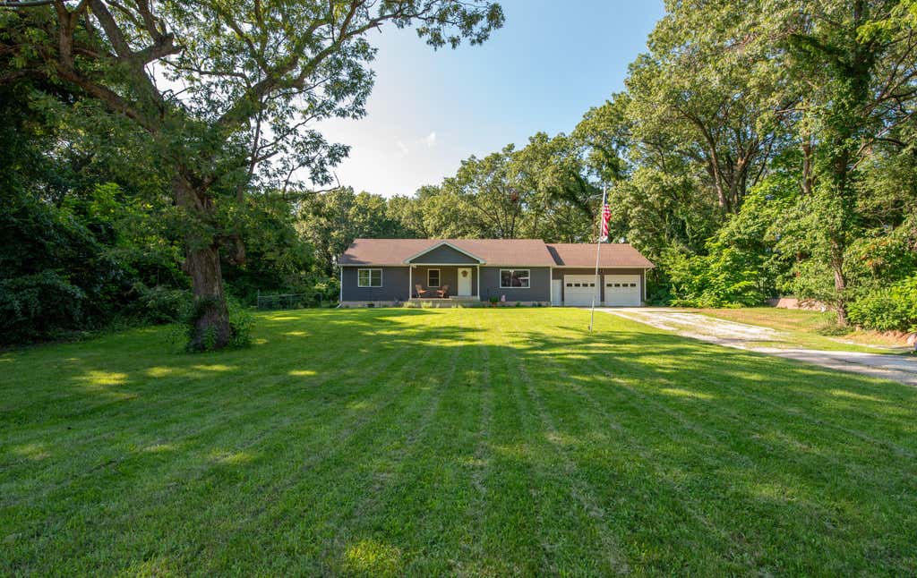Photo of 415 Woodlawn Avenue, Michigan City, IN 46360 (MLS # 843472)