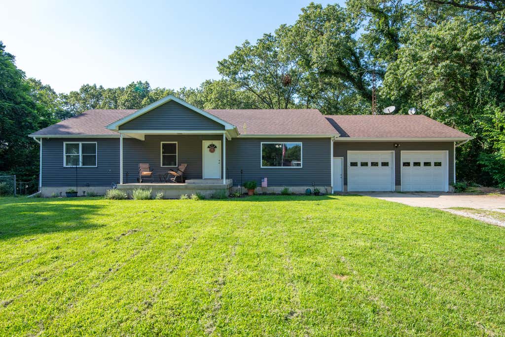 Photo of 415 Woodlawn Avenue, Michigan City, IN 46360 (MLS # 843472)