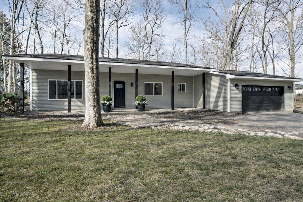 Photo of 3005 Silhavy Road, Valparaiso, IN 46383 (MLS # 834097)