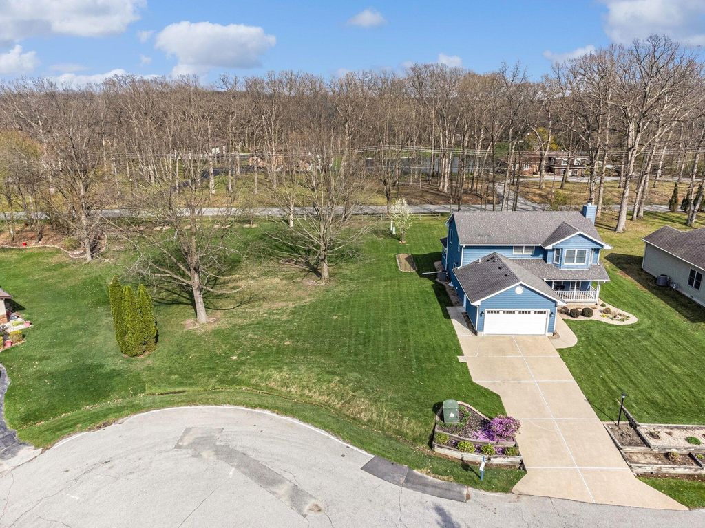 Photo of 2020 Lakewood Place, Crown Point, IN 46307 (MLS # 837159)