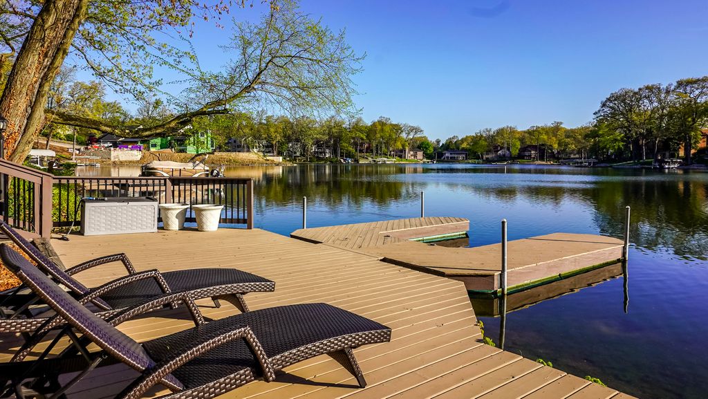 Photo of 467 Amhurst Road, Valparaiso, IN 46385 (MLS # 838888)