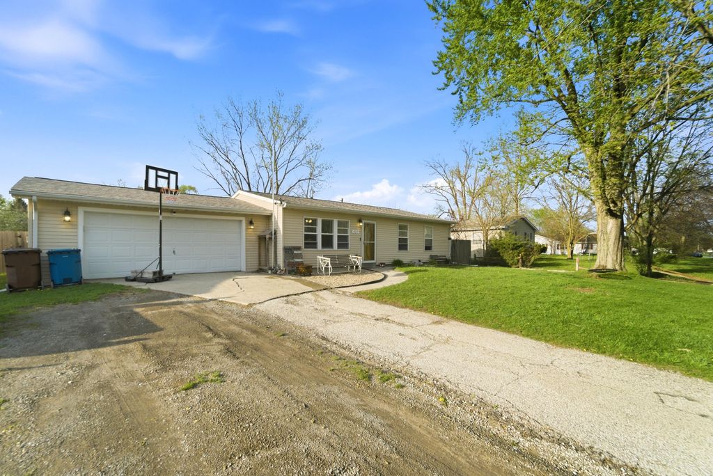 Photo of 427 Nantucket Road, Valparaiso, IN 46385 (MLS # 837293)