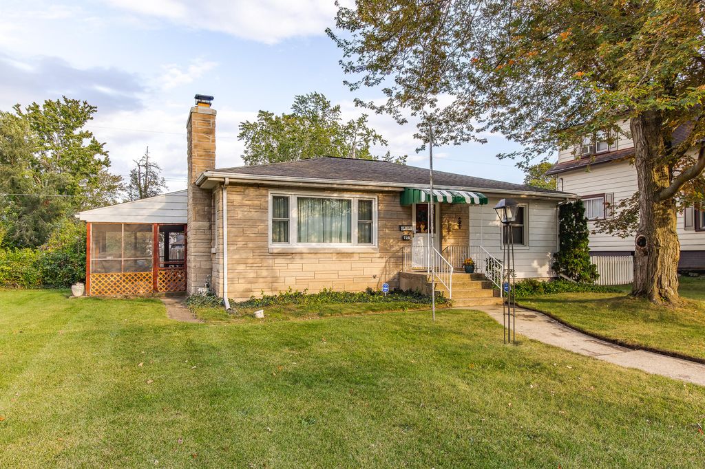 Photo of 720 Hoyt Street, Michigan City, IN 46360 (MLS # 829458)