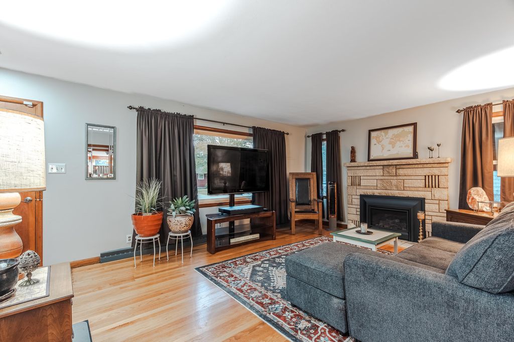 Photo of 720 Hoyt Street, Michigan City, IN 46360 (MLS # 829458)