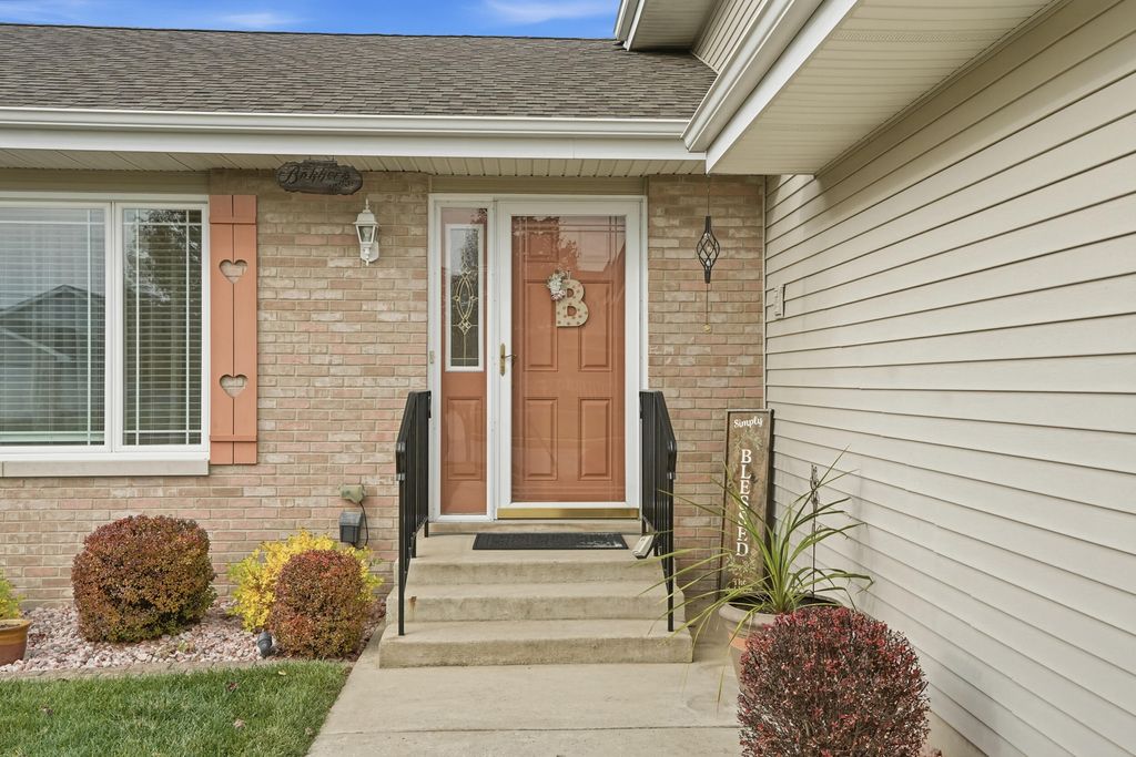 Photo of 6586 Falcon Drive, Schererville, IN 46375 (MLS # 831308)