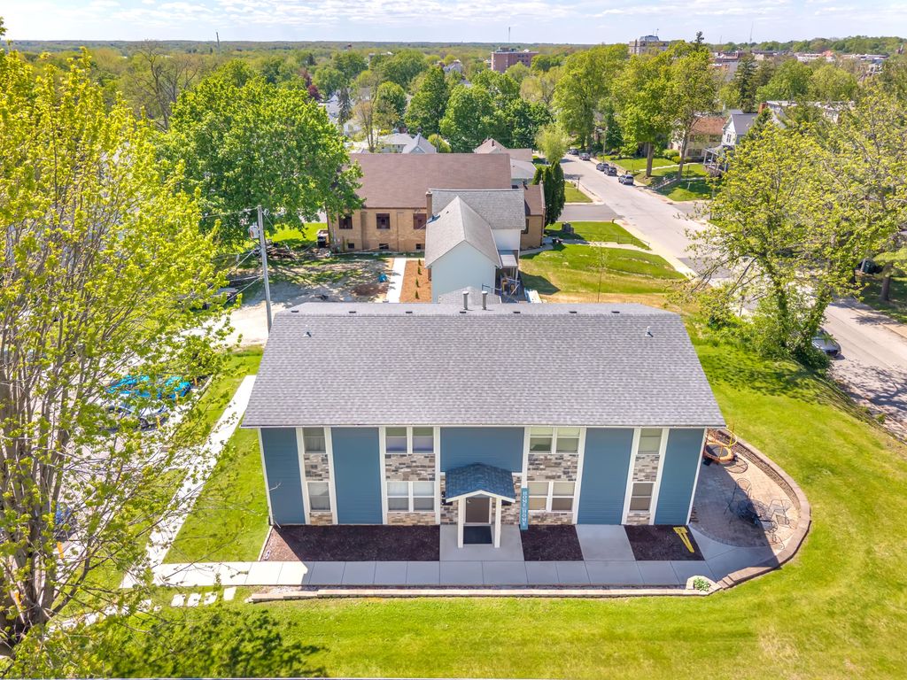 Photo of 606 Monroe Street #1-4, Valparaiso, IN 46383 (MLS # 838706)