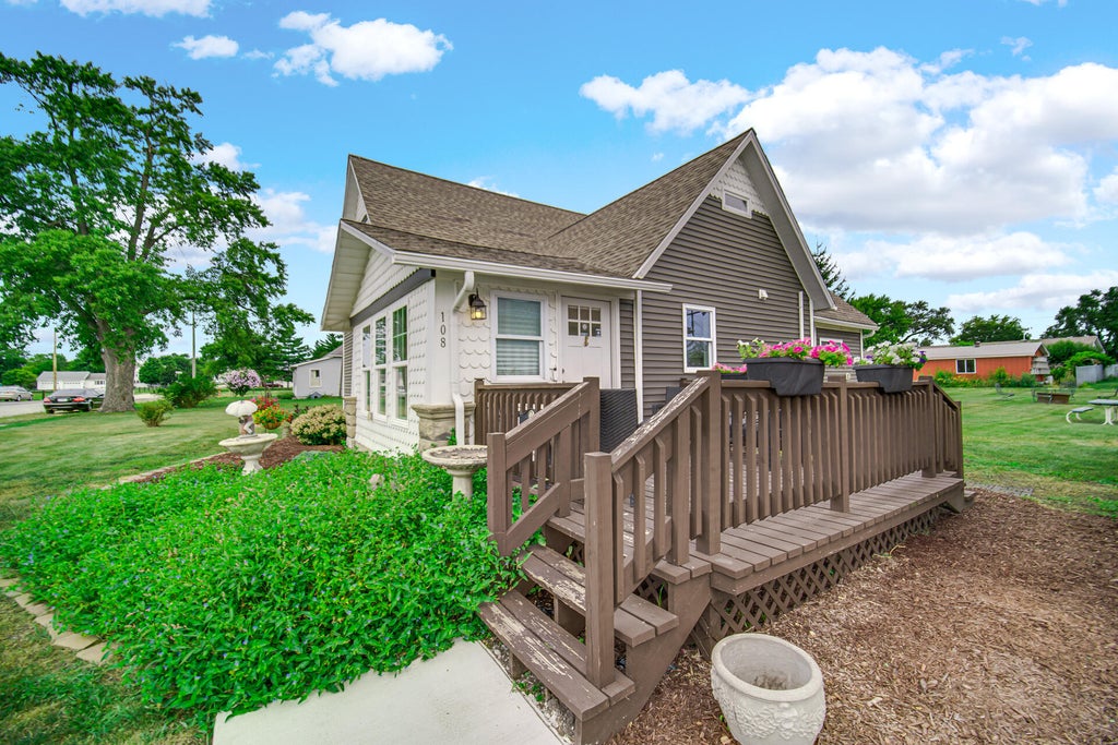 Photo of 108 E Rensselaer Street, Mount Ayr, IN 47964 (MLS # 842927)