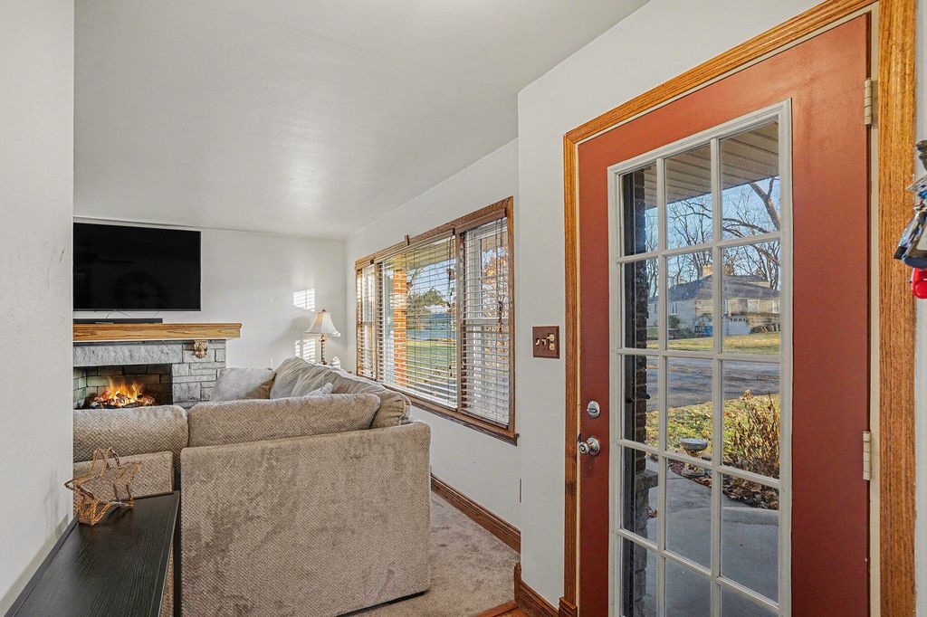 Photo of 1132 Theresa Drive, Schererville, IN 46375 (MLS # 832605)