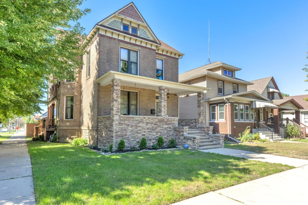 Photo of 1646 Cleveland Avenue, Whiting, IN 46394 (MLS # 846447)