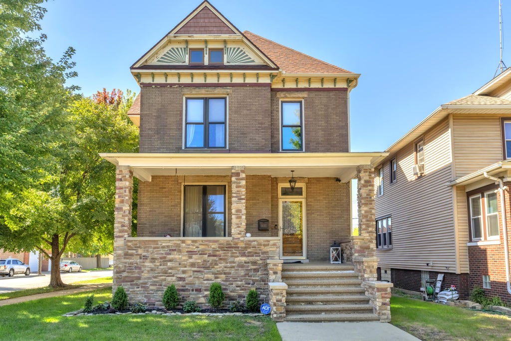 Photo of 1646 Cleveland Avenue, Whiting, IN 46394 (MLS # 846447)