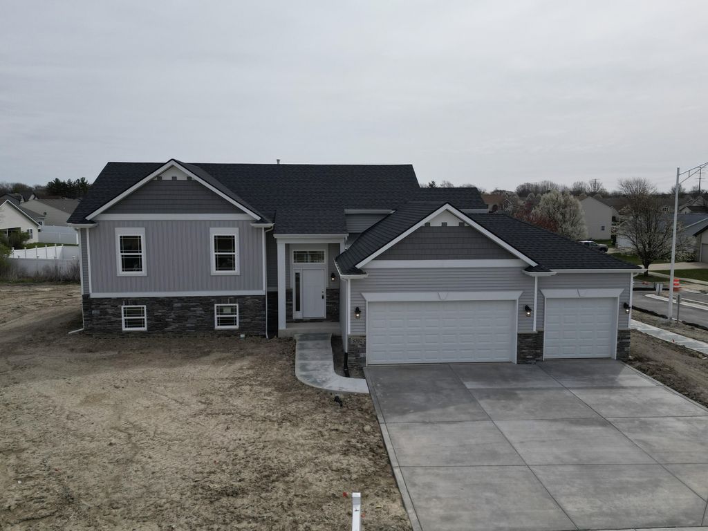 Photo of 8246 Dylan Drive, Merrillville, IN 46410 (MLS # 832752)