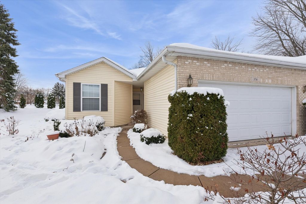 Photo of 374 Glenallyn Drive, Valparaiso, IN 46383 (MLS # 831656)