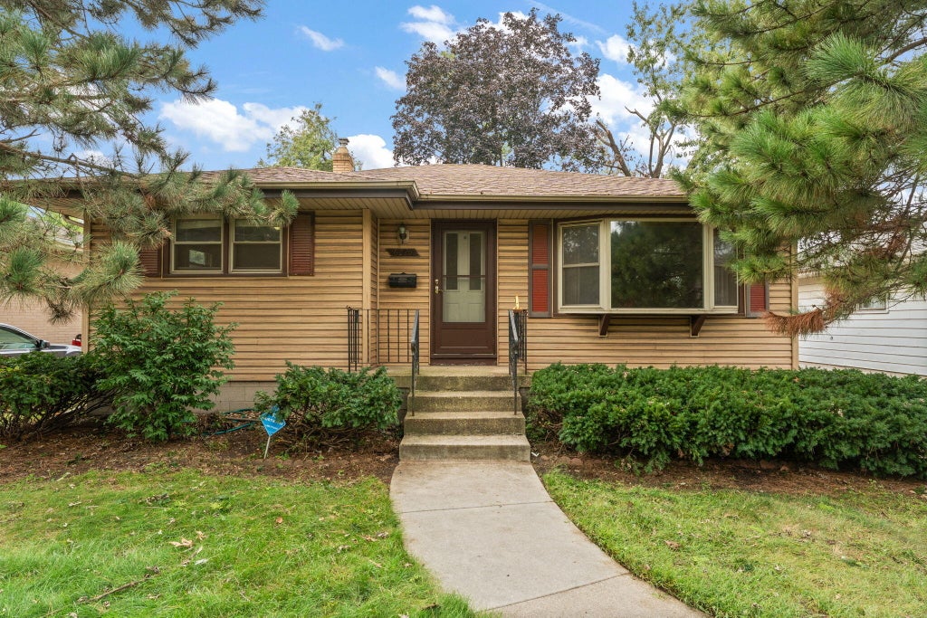 Photo of 6826 Kentucky Avenue, Hammond, IN 46323 (MLS # 843628)