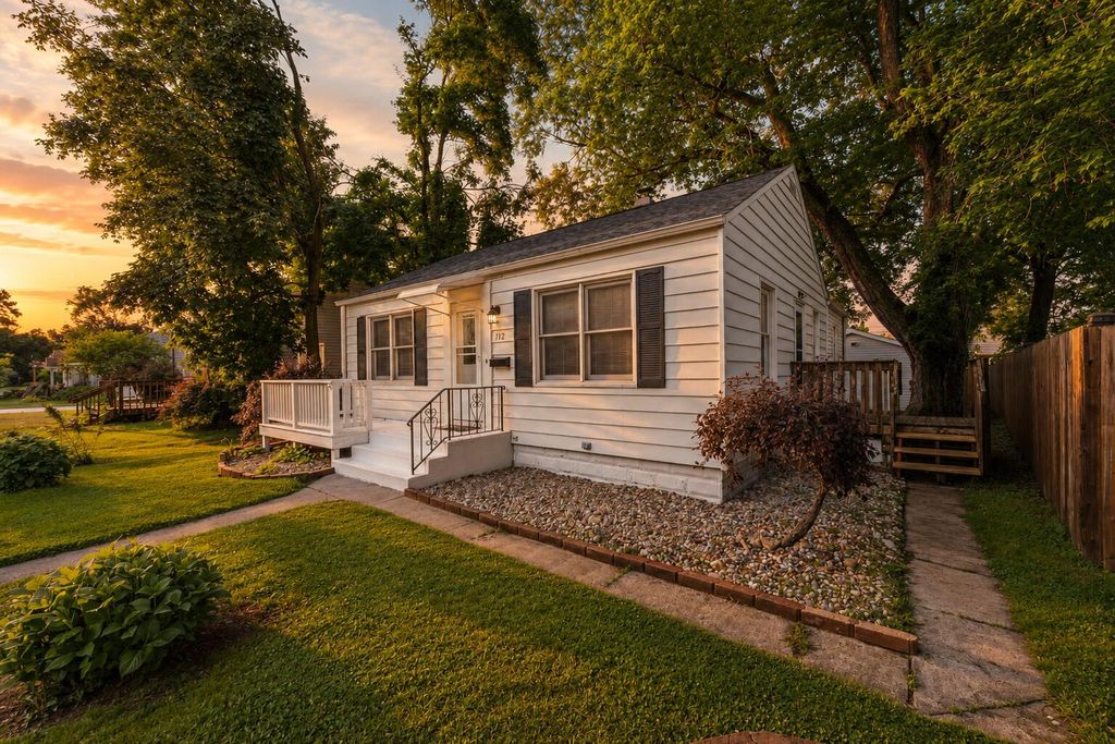 Photo of 112 Chesterton Boulevard, Chesterton, IN 46304 (MLS # 840551)