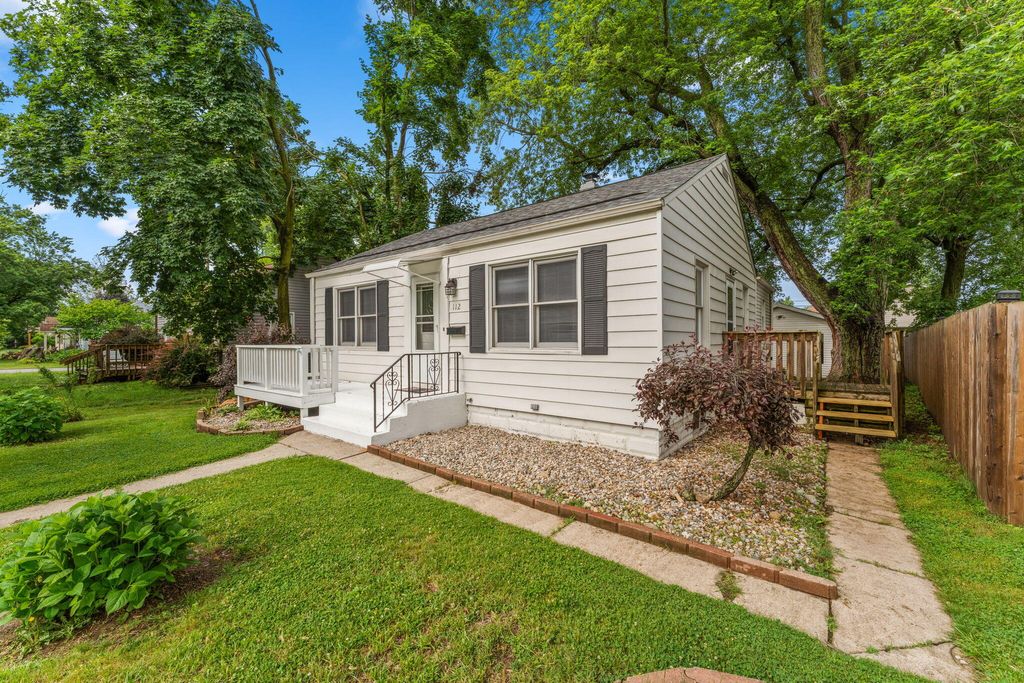 Photo of 112 Chesterton Boulevard, Chesterton, IN 46304 (MLS # 840551)