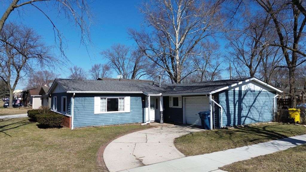 Photo of 703 N Glenwood Avenue, Griffith, IN 46319 (MLS # 834320)