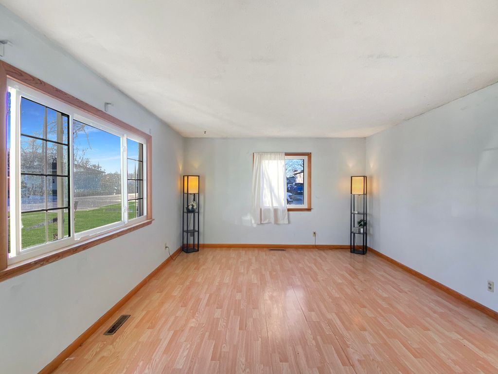 Photo of 703 N Glenwood Avenue, Griffith, IN 46319 (MLS # 834320)