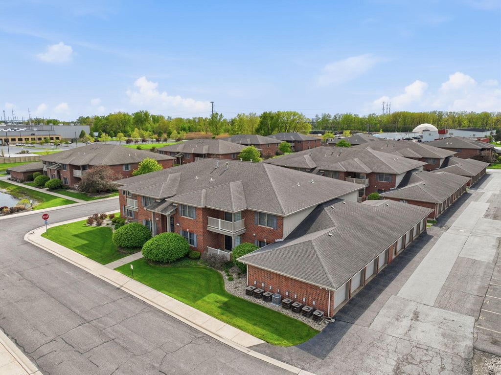 Photo of 607 Cambridge Court #1b, Munster, IN 46321 (MLS # 838197)