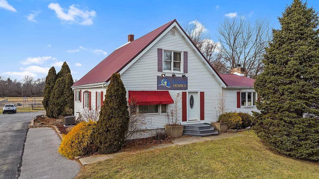 Photo of 1114 S Halleck Street, DeMotte, IN 46310 (MLS # 832784)