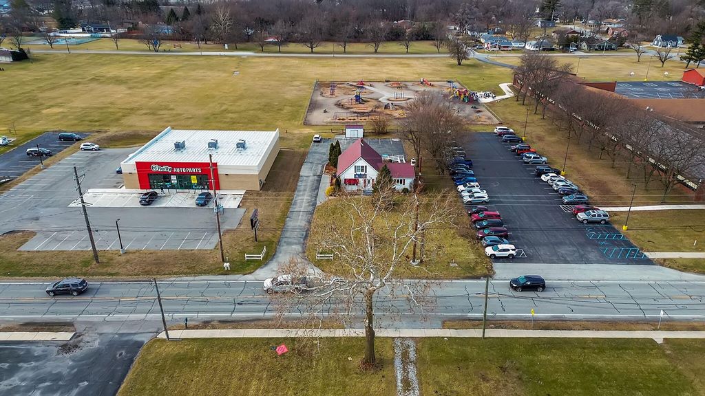 Photo of 1114 S Halleck Street, DeMotte, IN 46310 (MLS # 832784)